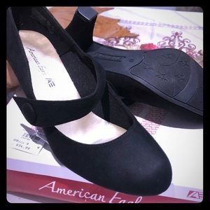NWT American eagle KIM L ( black) Mary Jane heels
